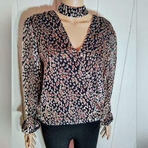 CLEAN!! WHBM, V-neck Blouse With Optional Neckpiece. Size XS